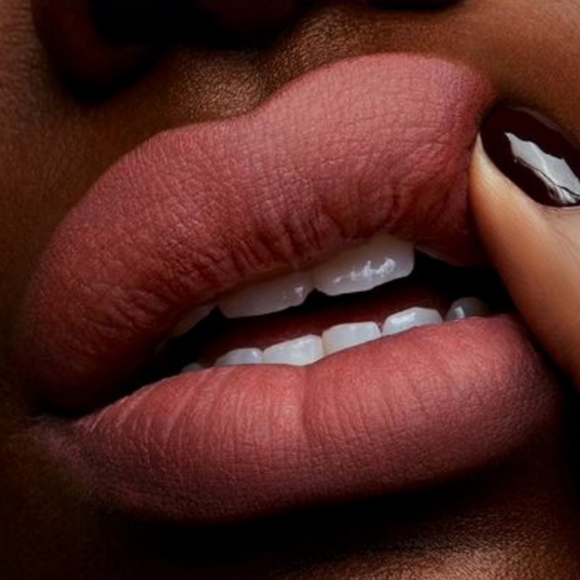 Mull It Over | Powder Kiss Lipstick | Mac Cosmetics | Brand New in Box - Picture 3 of 14